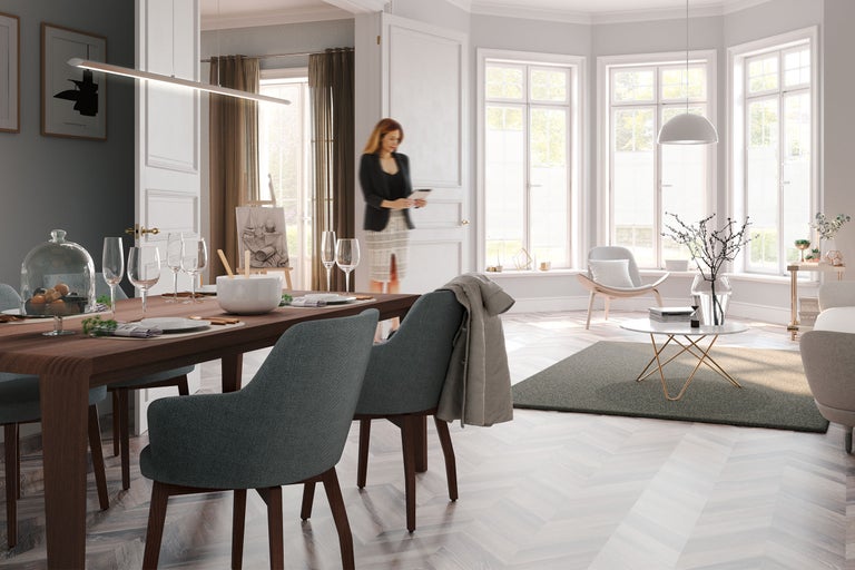 Heller Essbereich mit Esstisch, Stühlen und dekorativen Elementen in einem modern eingerichteten Raum.