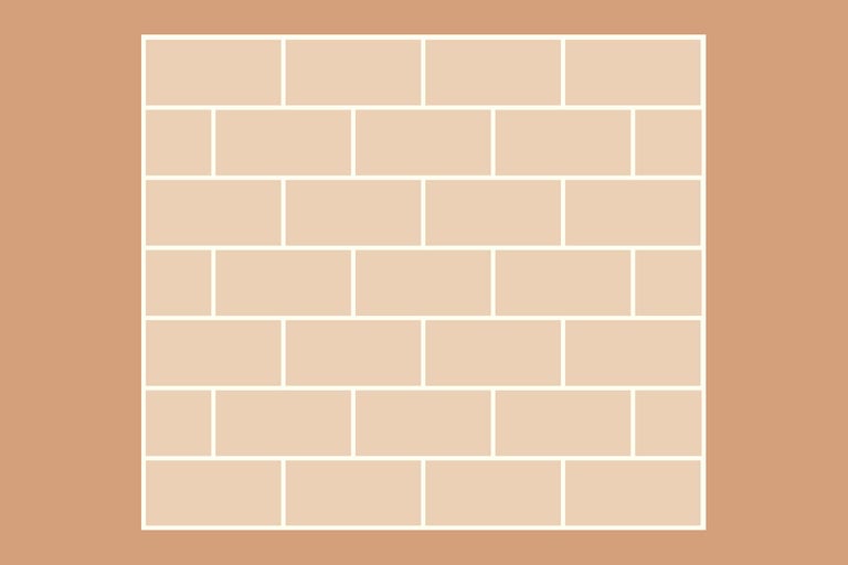 Rechteckige Pflastersteine bilden ein Mauerwerk.