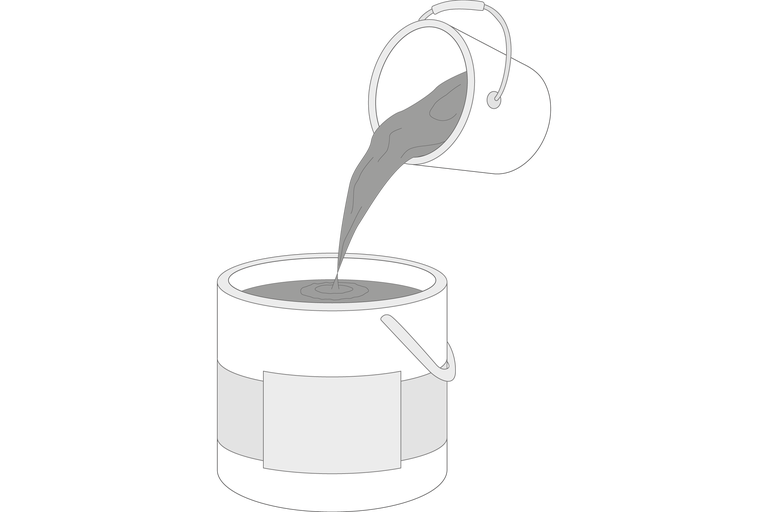 Farbe wird in einen Farbeimer gegossen