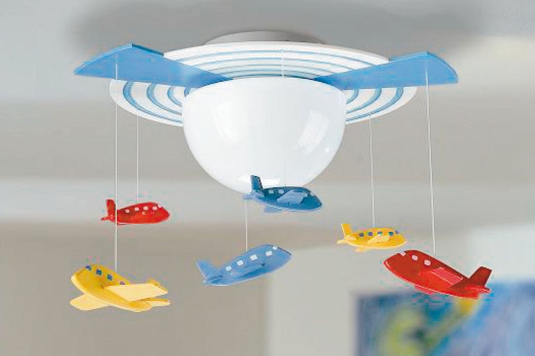 Kinderzimmerlampe mit Flugzeug-Motiven unter der Decke
