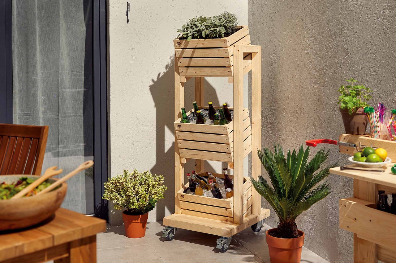 Mobiles Pflanzregal aus Obstkisten bauen