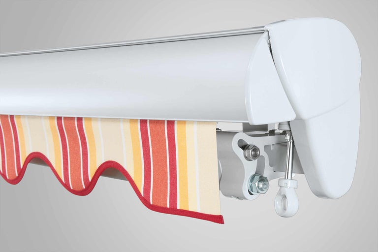 Markise mit gestreiftem Stoff und Mechanismus