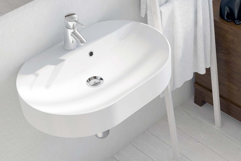 Weißes Aufsatzwaschbecken mit Armatur im Badezimmer