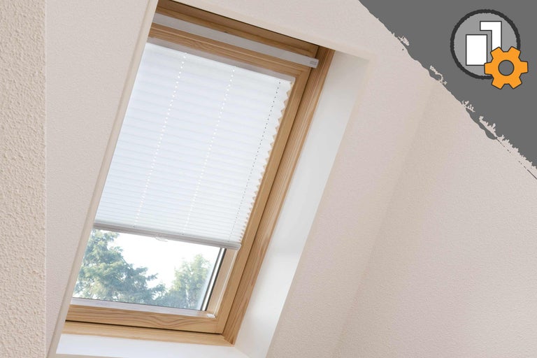 Dachfenster mit Plissee zur Beschattung