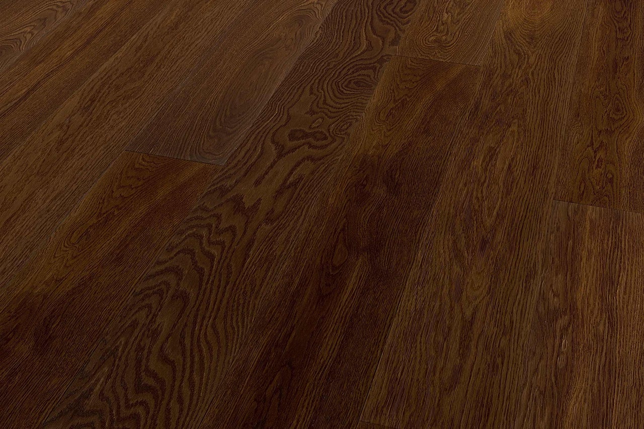 Nahaufnahme von Laminatboden mit Holzoptik.