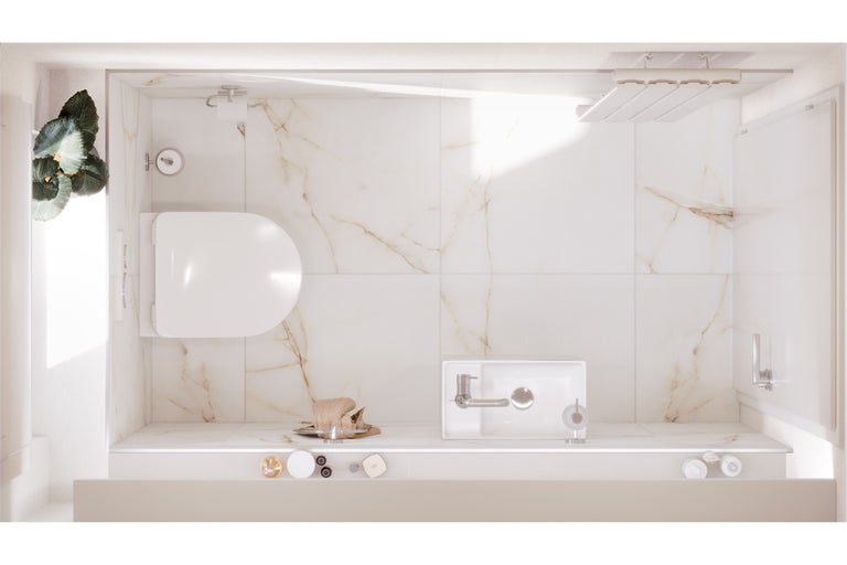 Übersicht eines Badezimmers mit Toilette, Waschbecken und Dusche