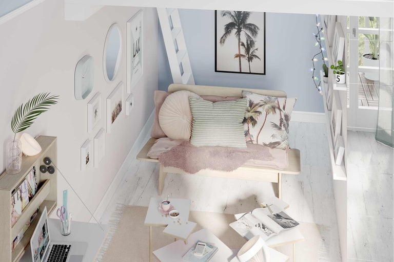 Ein helles Zimmer mit Sitzbank, Regalen und Schreibtisch für eine gemütliche und organisierte Atmosphäre.