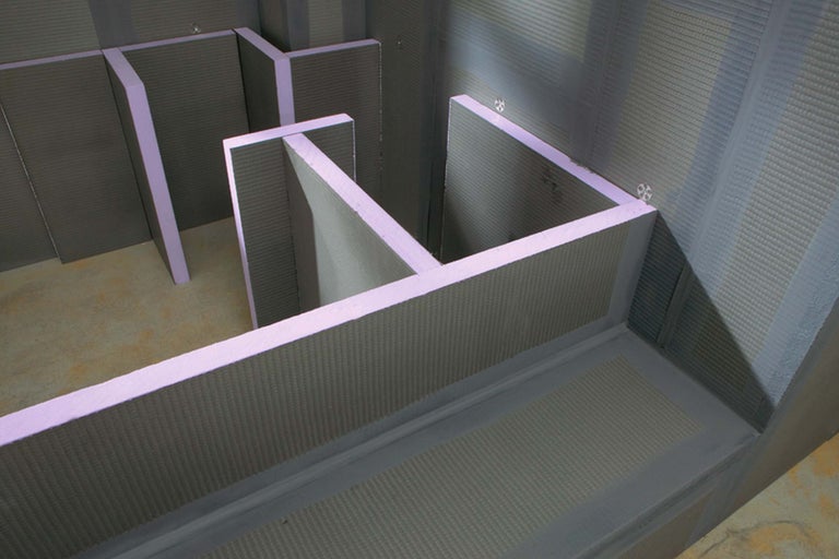 Nahaufnahme eines Bausatzes für eine Dusche mit Dichtelementen