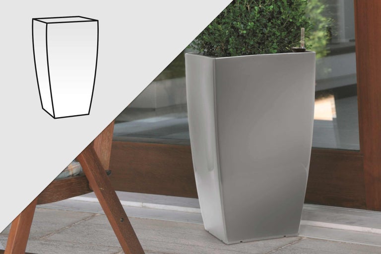 Hoher Pflanzkübel aus Kunststoff mit Bewässerungssystem