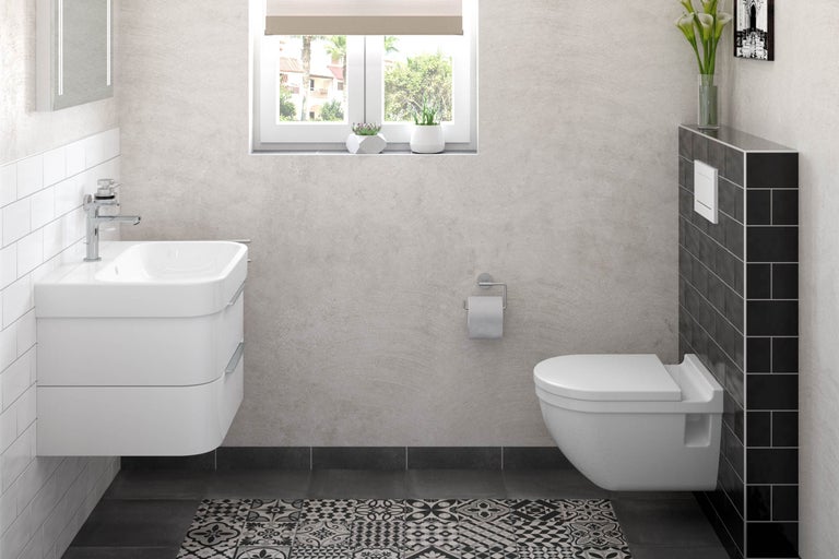 Helles Badezimmer mit Waschtisch, Toilette und gemusterten Fliesen.