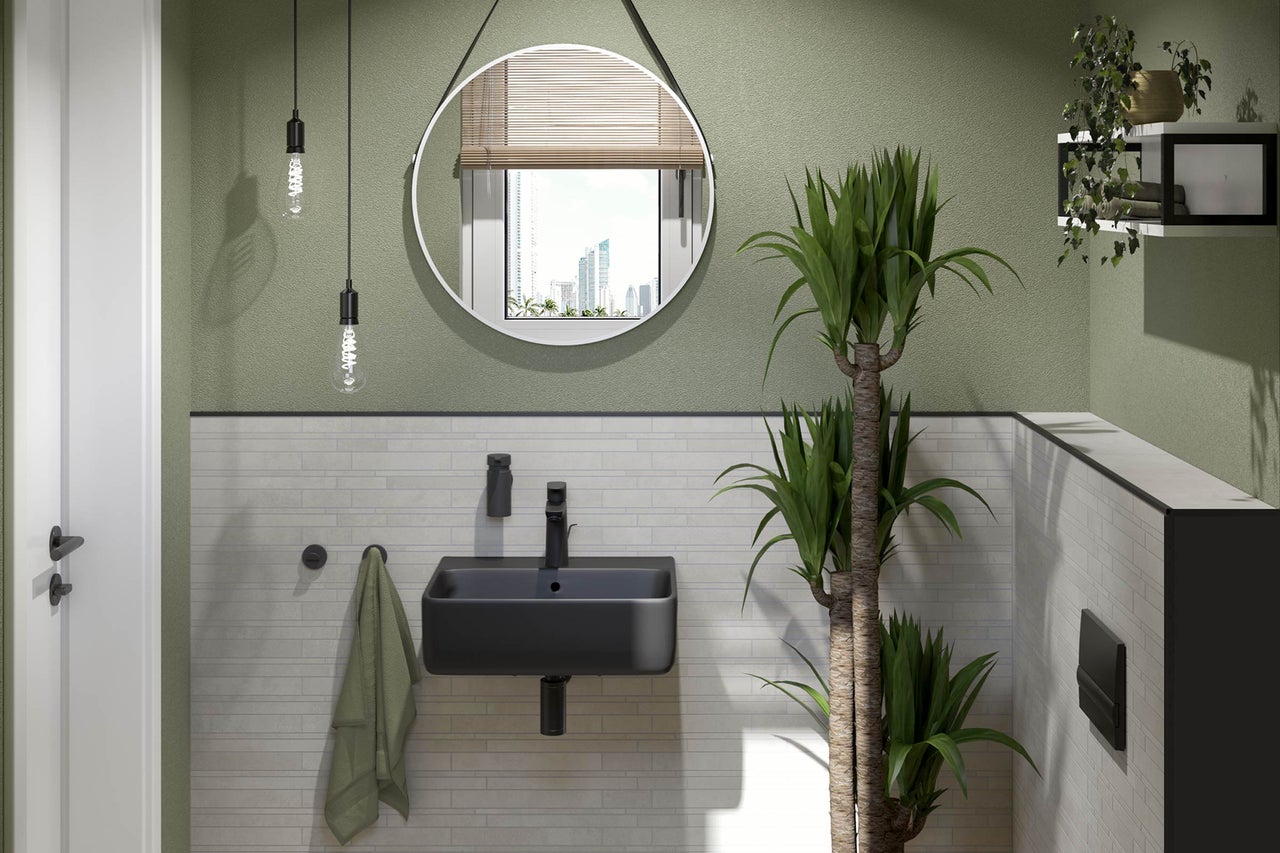Badezimmer mit Waschbecken, Spiegel und Pflanzen für eine helle und freundliche Atmosphäre