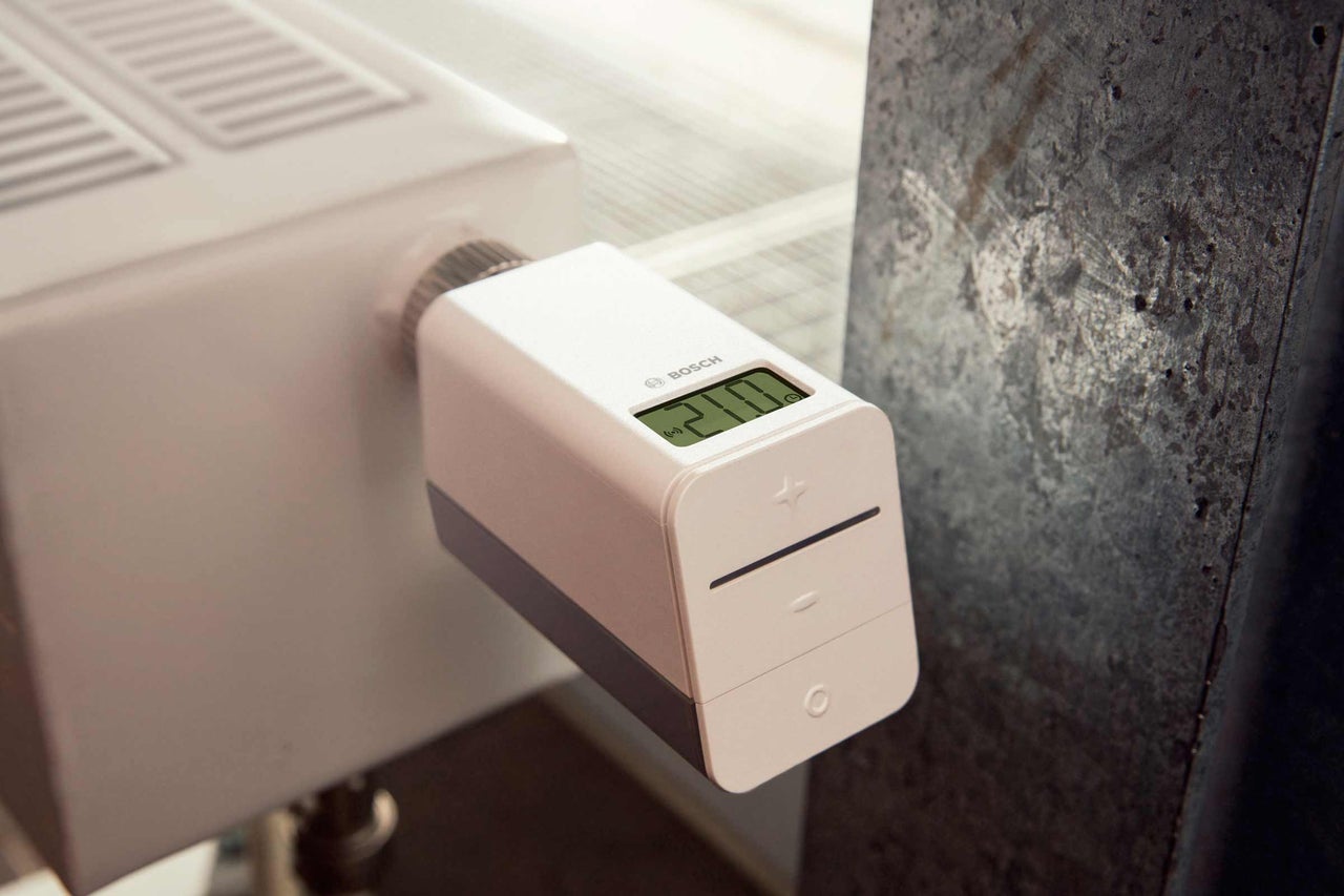 Bosch Logo Heizkörperthermostat an Heizkörper montiert