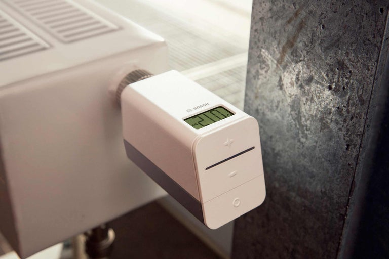 Bosch Logo Heizkörperthermostat an Heizkörper montiert