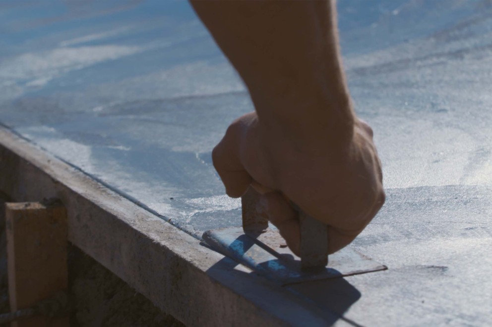 Wichtig beim Bau von Skateparks ist das Glätten des Spritzbetons. Wichtig beim Bau von Skateparks ist das Glätten des Spritzbetons.