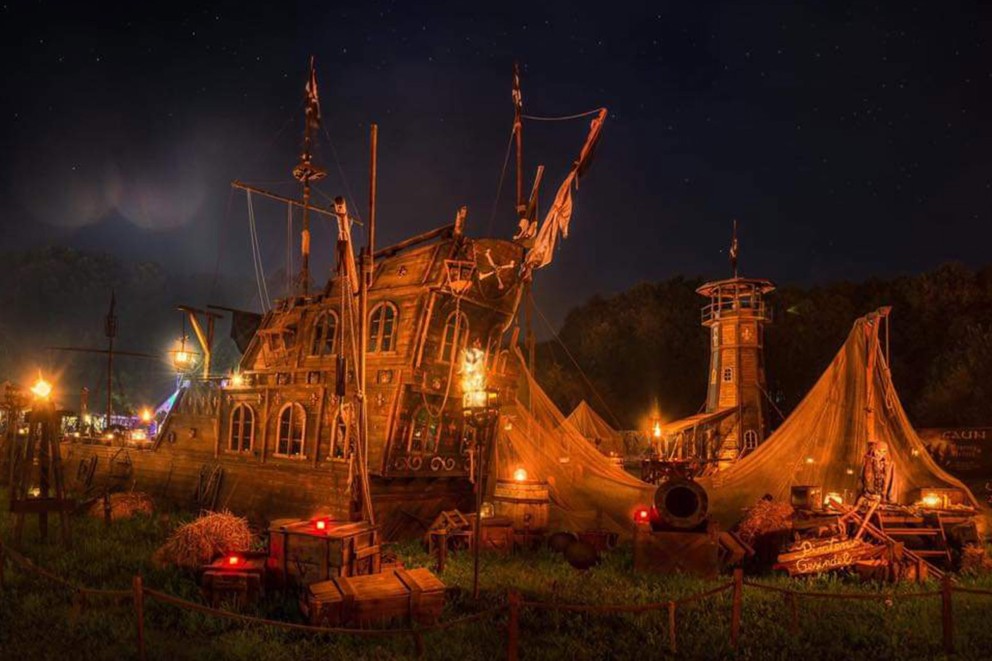 Daniel Bewernicks selbst gebautes Piratenschiff. Daniel Bewernicks selbst gebautes Piratenschiff.