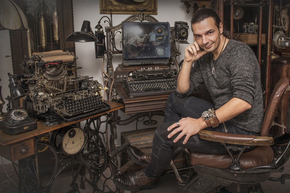 Der Steampunker Alexander Schlesier Der Steampunker Alexander Schlesier