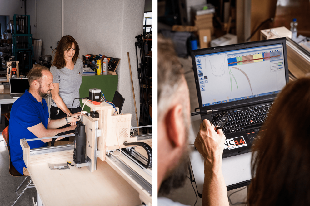 Volker und Birgit sitzen neben der Fräse am Computer und richten die Software ein. Volker und Birgit sitzen neben der Fräse am Computer und richten die Software ein.