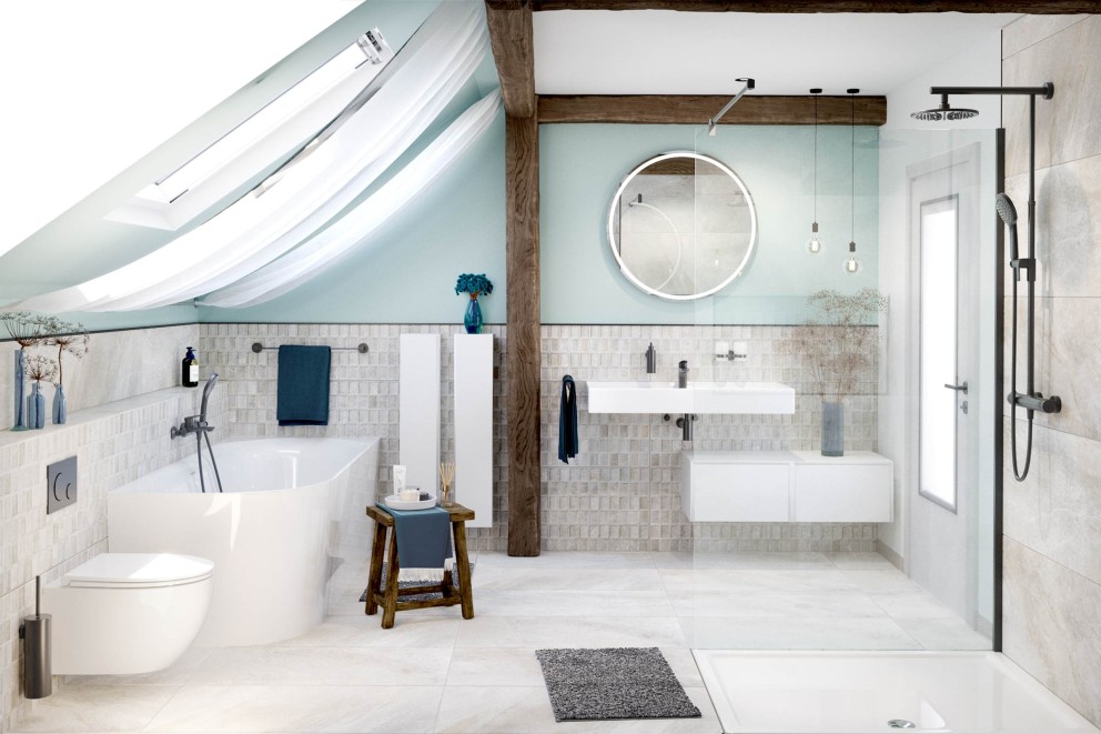 Helles Badezimmer mit Badewanne, Dusche, Waschbecken und Toilette unter einem Dachfenster