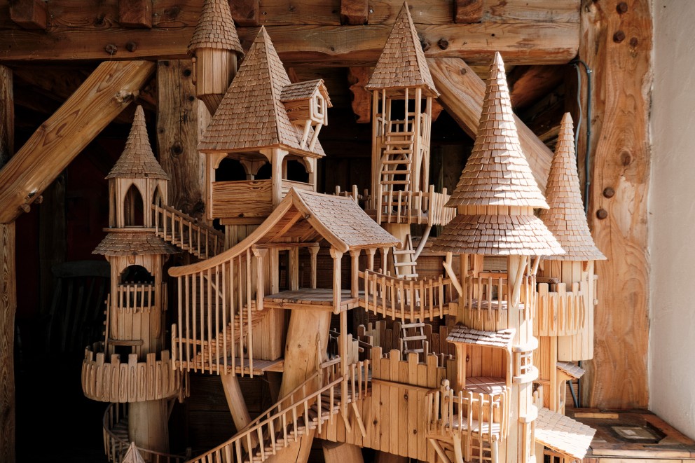 Traumschloss statt Puppenhaus: Dieses Werk baute Rob für seine Töchter, weil sie sich etwas zum Spielen wünschten Traumschloss statt Puppenhaus: Dieses Werk baute Rob für seine Töchter, weil sie sich etwas zum Spielen wünschten