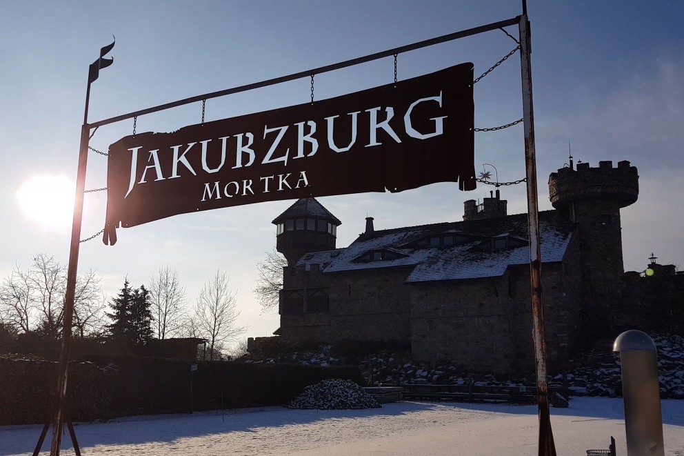 Die Granitburg mit Burgtor, Türmen und dicken Mauern ist eine Attraktion in der Lausitz. Die Granitburg mit Burgtor, Türmen und dicken Mauern ist eine Attraktion in der Lausitz.
