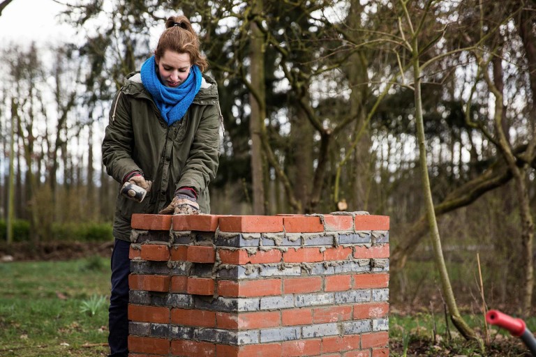 Jetzt oder nie: Esther baut sich einen Gartengrill