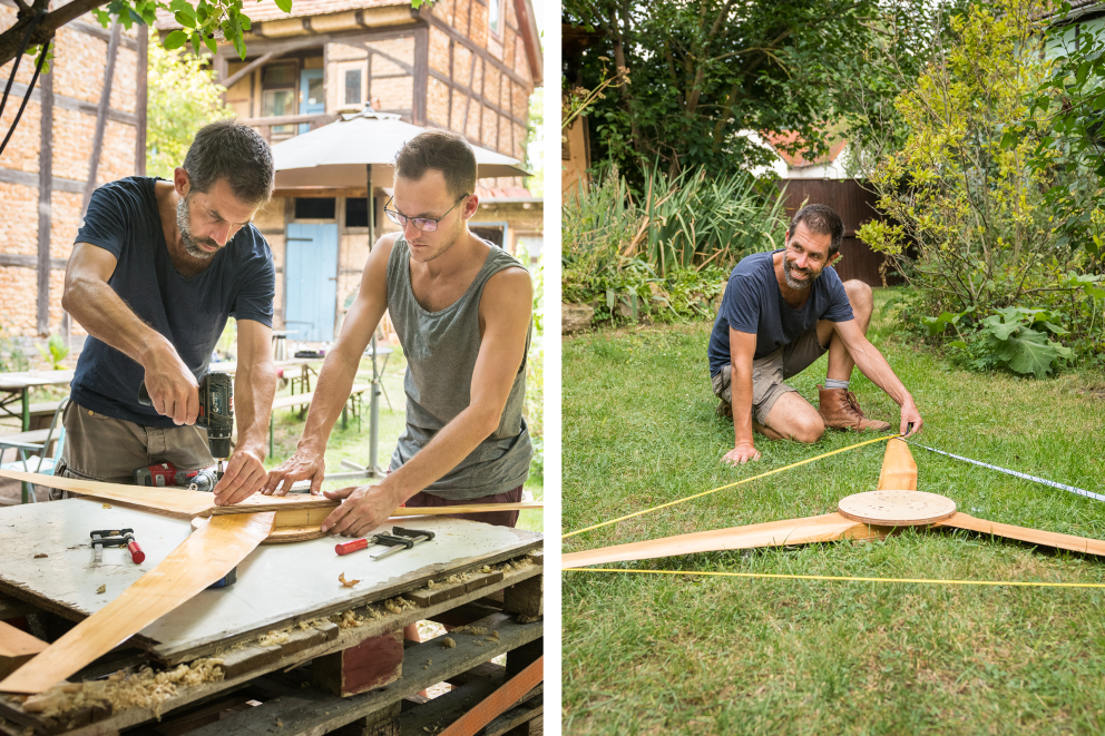 Zuerst verschraubt Autor Sascha Borrée die drei Rotorblätter mit zwei weiteren Holzplatten, dann misst er mithilfe weiterer Kursteilnehmer die Abstände zwischen den Rotorblattspitzen noch mal genau nach. Zuerst verschraubt Autor Sascha Borrée die drei Rotorblätter mit zwei weiteren Holzplatten, dann misst er mithilfe weiterer Kursteilnehmer die Abstände zwischen den Rotorblattspitzen noch mal genau nach.