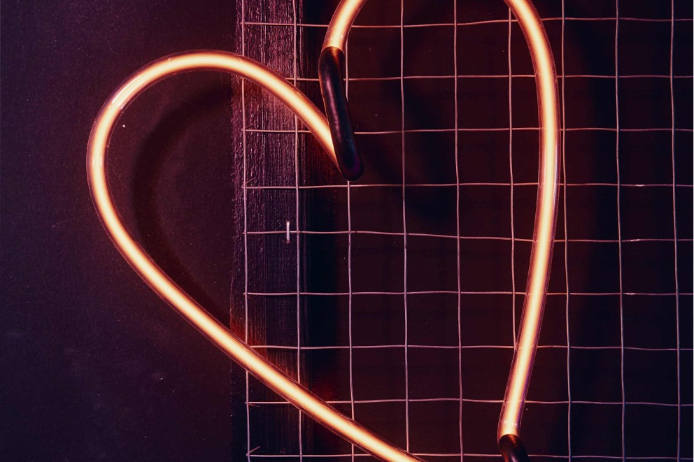 Ein Herz aus Glas: nur eine von Paul Charltons Kreationen. In der Londoner Firma Goodwin & Goodwin stellt er Neon Logos und Schilder her. Ein Herz aus Glas: nur eine von Paul Charltons Kreationen. In der Londoner Firma Goodwin & Goodwin stellt er Neon Logos und Schilder her.