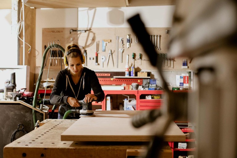 Jetzt oder nie: Esther baut sich eine Werkbank Jetzt oder nie: Esther baut sich eine Werkbank