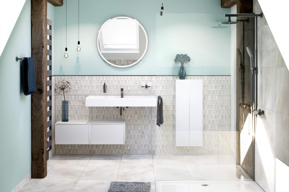 Helles Badezimmer mit Dusche, Waschtisch, Spiegel und Dekoration