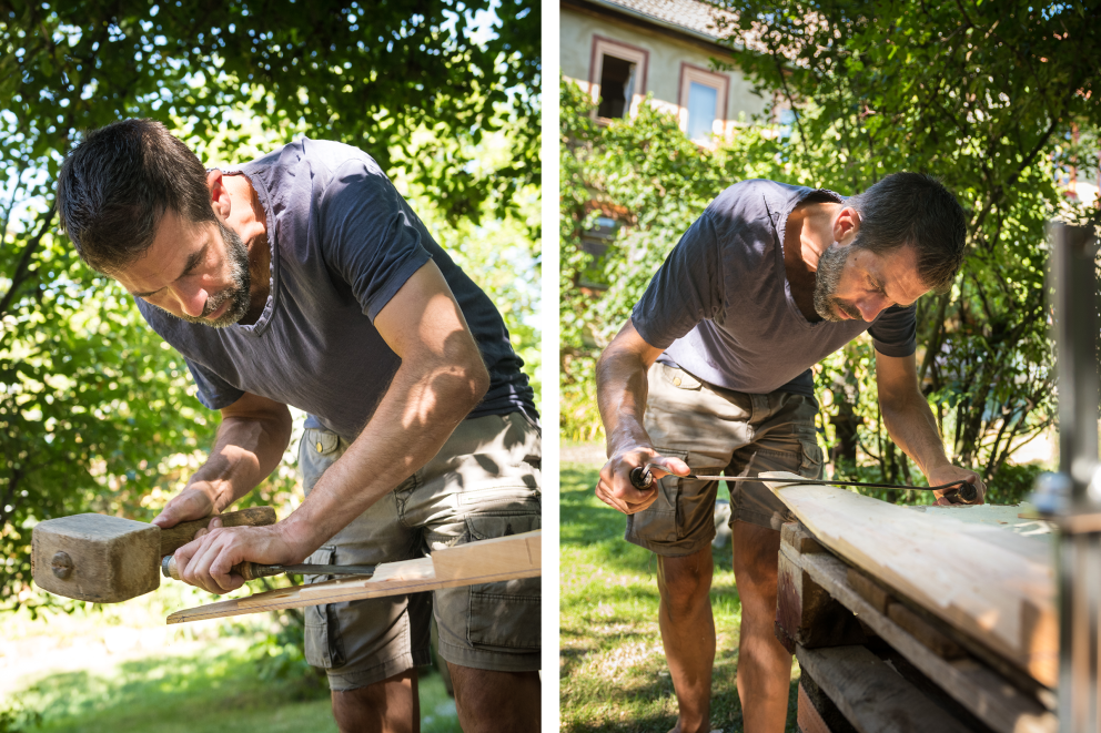 Autor Sascha Borrée bearbeitet das Kantholz erst mit Stechbeitel und Hammer, dann mit dem Zugmesser. Autor Sascha Borrée bearbeitet das Kantholz erst mit Stechbeitel und Hammer, dann mit dem Zugmesser.