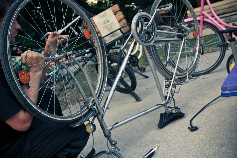 Die Radlretter aus München reparieren alte Fahrräder und verwenden Einzelteile weiter. Mithilfe des Upcyclings möchen sie die Menschen zum nachhaltinge Umdenken bewegen Die Radlretter aus München reparieren alte Fahrräder und verwenden Einzelteile weiter. Mithilfe des Upcyclings möchen sie die Menschen zum nachhaltinge Umdenken bewegen