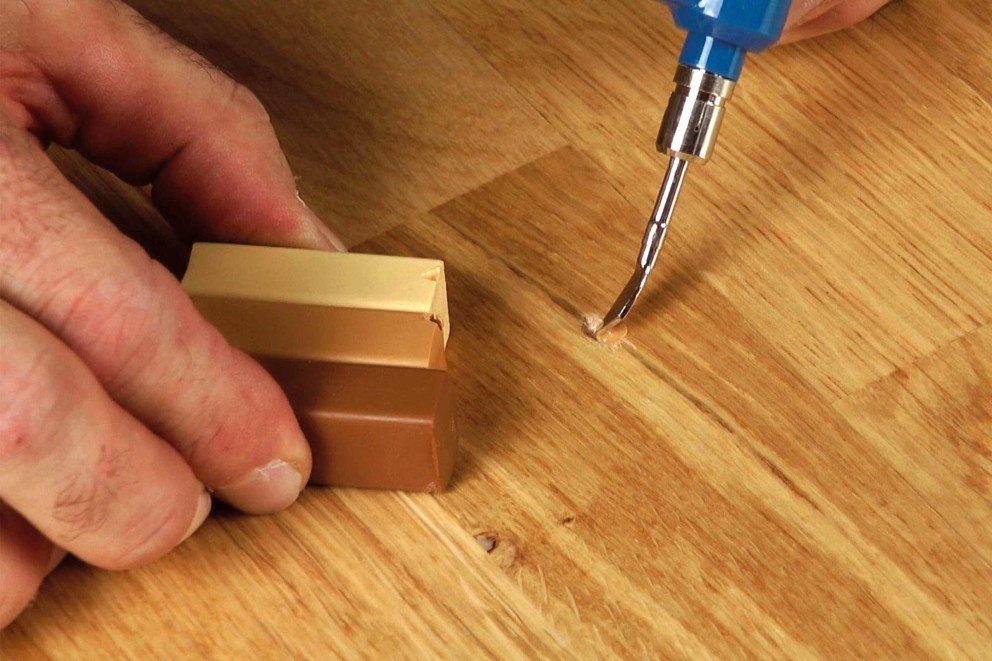 Möbel reparieren Wachskitt