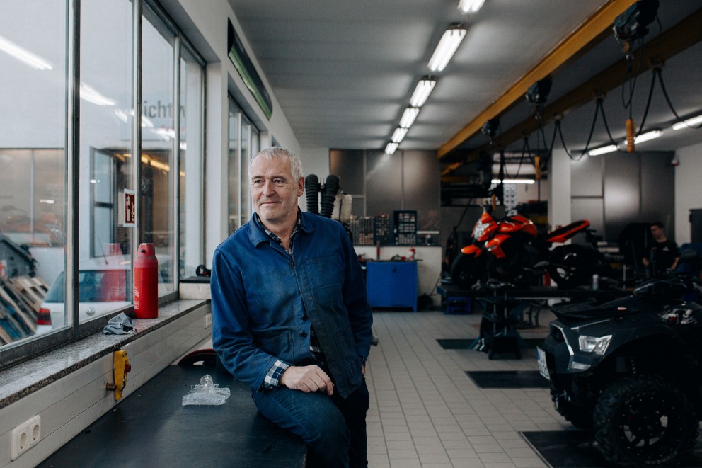 „Das Leben ist zu kurz für nur ein Projekt“, sagt Harald Geiling und träumt in seiner Mainzer Motorradwerkstatt schon wieder von der nächsten Baustelle. „Das Leben ist zu kurz für nur ein Projekt“, sagt Harald Geiling und träumt in seiner Mainzer Motorradwerkstatt schon wieder von der nächsten Baustelle.