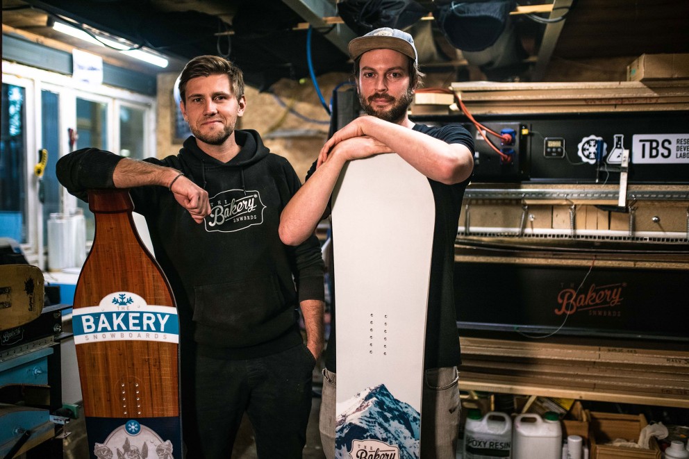 Michi und Hannes von Bakery Snowboards in ihrer Werkstatt Michi und Hannes von Bakery Snowboards in ihrer Werkstatt