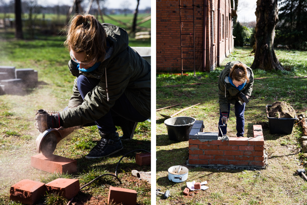Autorin Esther Acason schneidet mithilfe des Winkelschleifers Klinkersteine zu, den sie für den Bau ihres selbst gemauerten Gartengrills braucht und mauert Schicht um Schicht ihren ersten selbst gebauten Gartengrill.