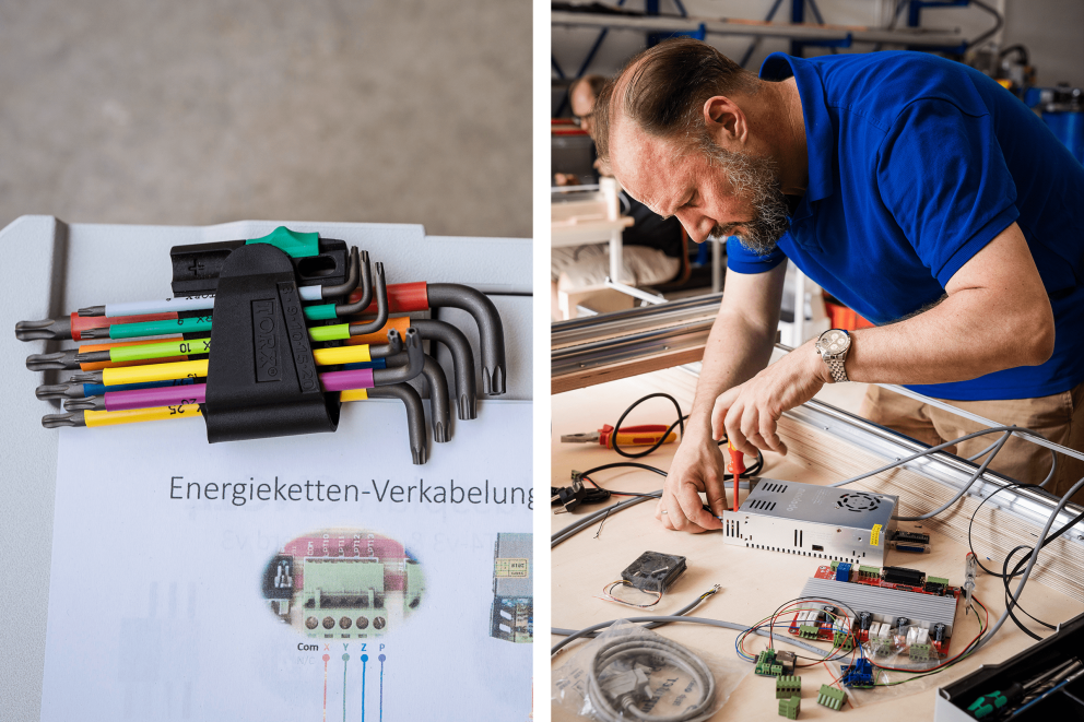 DIN A4 Plan für die Verkabelung. Volker steht an der Fräse und schraubt ein Kabel am Netzteil fest. Die Platine mit den Anschlüssen für die drei Achsen liegen daneben. DIN A4 Plan für die Verkabelung. Volker steht an der Fräse und schraubt ein Kabel am Netzteil fest. Die Platine mit den Anschlüssen für die drei Achsen liegen daneben.