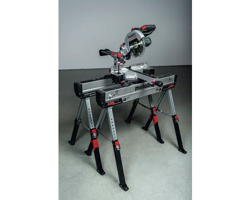 Metabo Kapp- und Gehrungssäge auf einem Untergestell