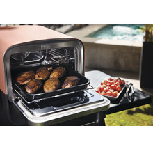 Ninja Grill mit Steaks und Tomaten im Außenbereich.
