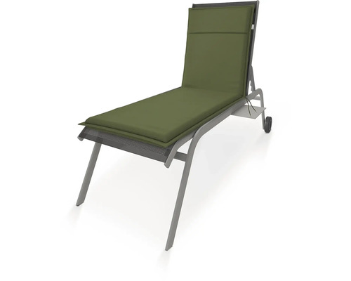 Gartenliege mit grüner Auflage und Rollen
