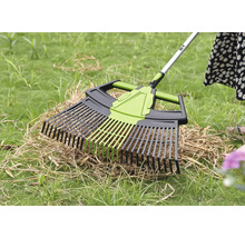 Laubbesen zum Aufsammeln von Laub und Gartenabfällen im Garten.