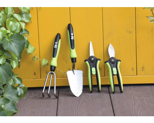 Gartengeräte Set bestehend aus einem Grubber, einer Schaufel und zwei Gartenscheren