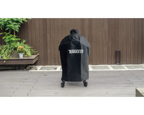 Schwarze Grillabdeckung der Marke Tenneker im Außenbereich