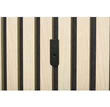 Nahaufnahme einer Akustikpaneele mit Montageclip