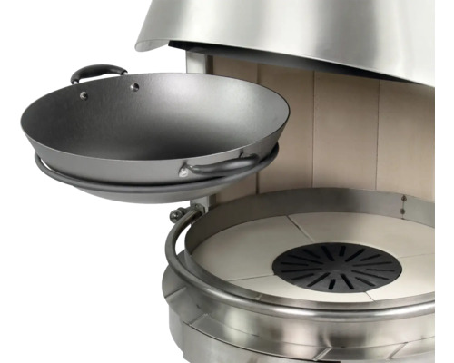 Wokpfanne auf Grillvorrichtung