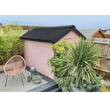 Gartenansicht mit Schuppen, Pflanzen und Sitzgelegenheit