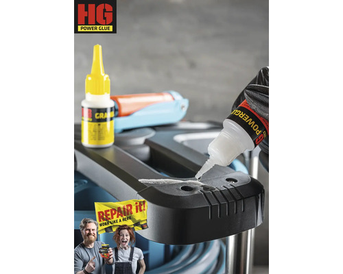 Anwendung von HG Power Glue auf Kunststoffoberfläche