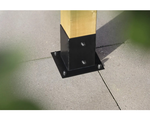 Pfostenanker aus Stahl zur Befestigung eines Holzpfostens