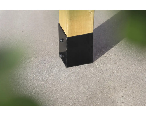 Pfostenanker aus Metall mit Holzpfosten