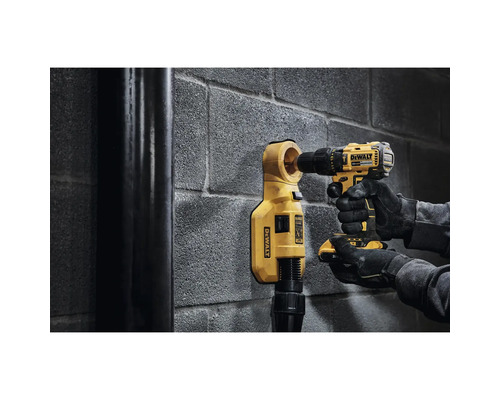DeWalt Bohrmaschine mit Staubabsaugung beim Bohren in eine Ziegelwand.