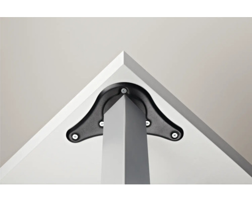 Detailaufnahme eines Tischbeins, das mit einer schwarzen Eckverbindung und Schrauben an einer Tischplatte befestigt ist.